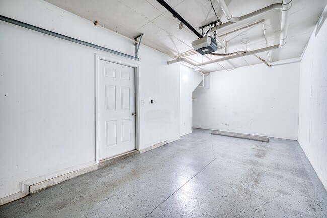 Garage - 5681 Bentgrass Dr