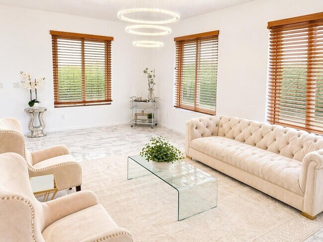 Building Photo - 8611 S 45th Glen