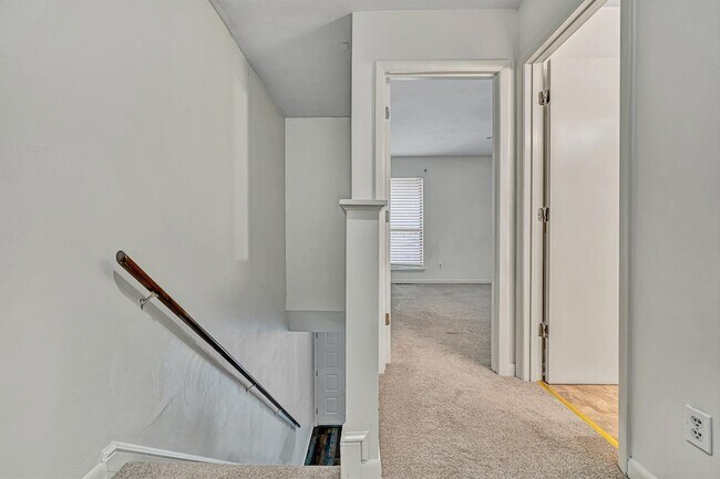 Building Photo - 7007 Oak Ct