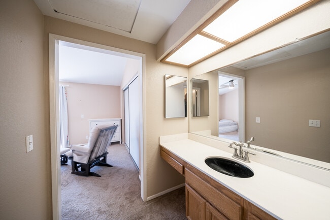 Building Photo - 1808 Cottonwood Ave