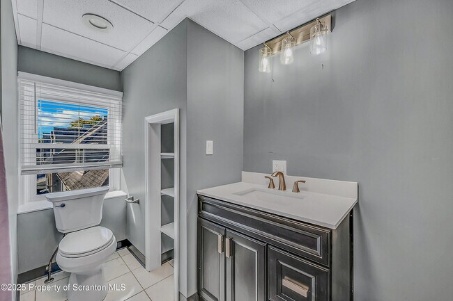 Building Photo - 533 S Franklin St