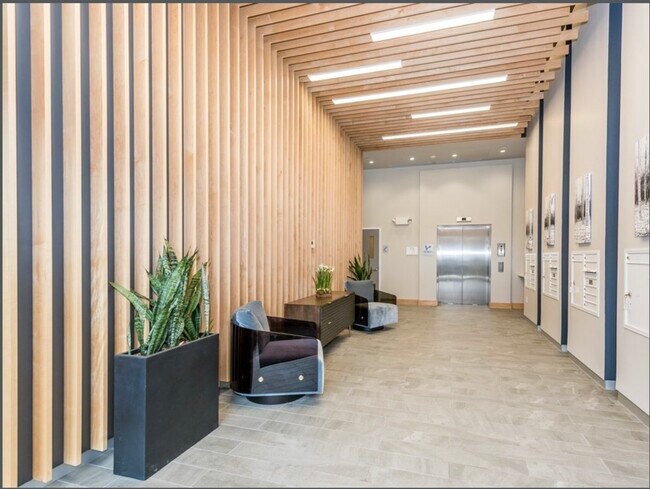 Building Photo - 2 W Sixth St