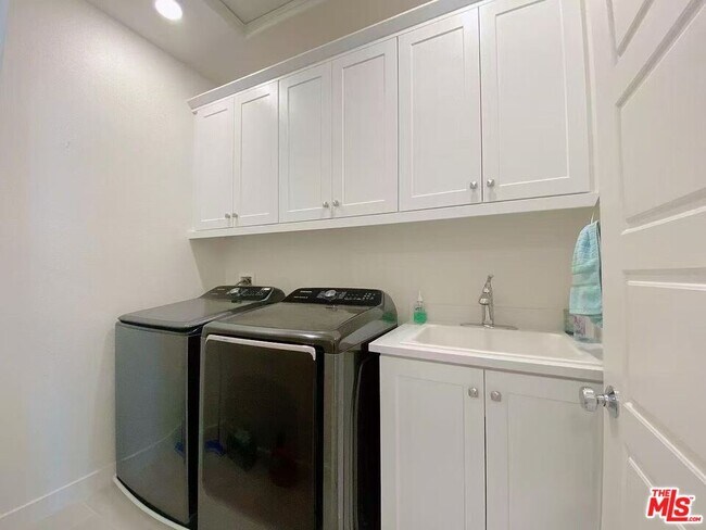 Building Photo - 13 Bedford Ct