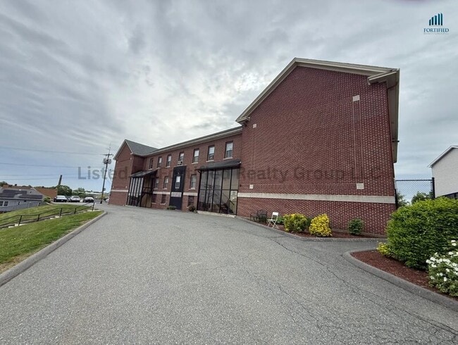 Building Photo - 2448 S Main St