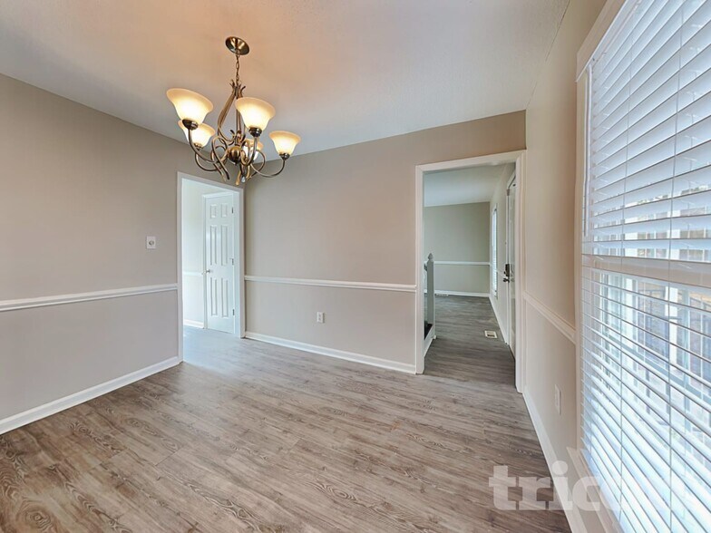 Building Photo - 820 Shadow Lake Dr