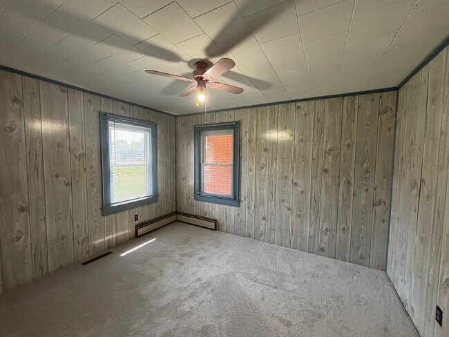 Building Photo - 150 Draper Ln