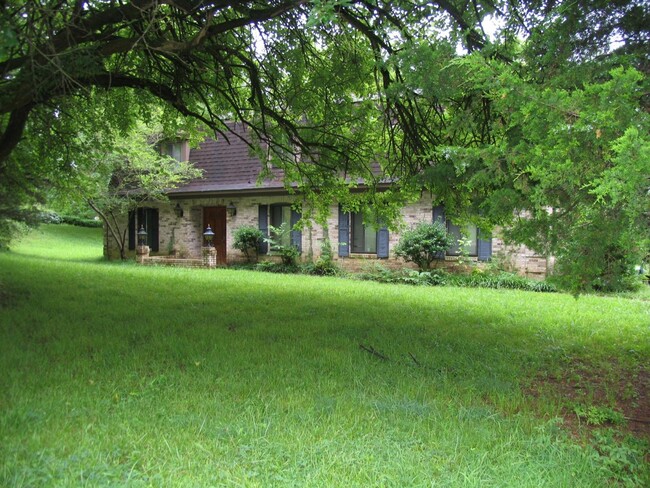 Primary Photo - 6 BR 3 BA House in Colonial Hill Community