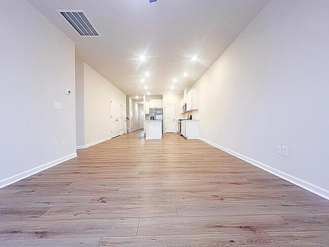 Building Photo - 5 Vine House Dr