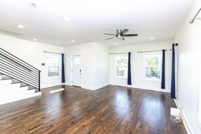 Building Photo - Beautiful Modern Home in East Nashville