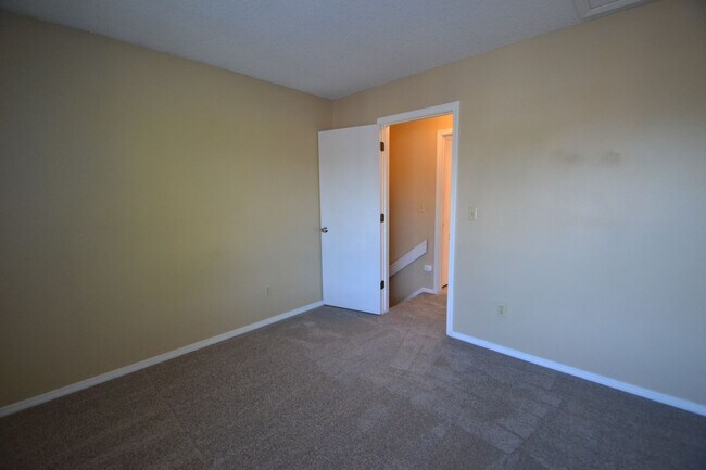 Building Photo - 3535 Sydney Terrace
