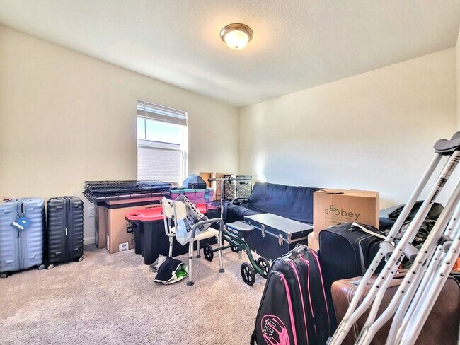 Building Photo - Beautiful 5 BR / 3 BA Home for Rent in Pfl...