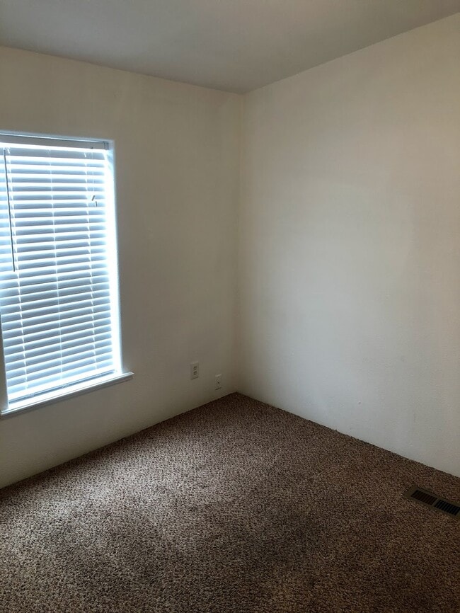 Building Photo - 421 N 200 W