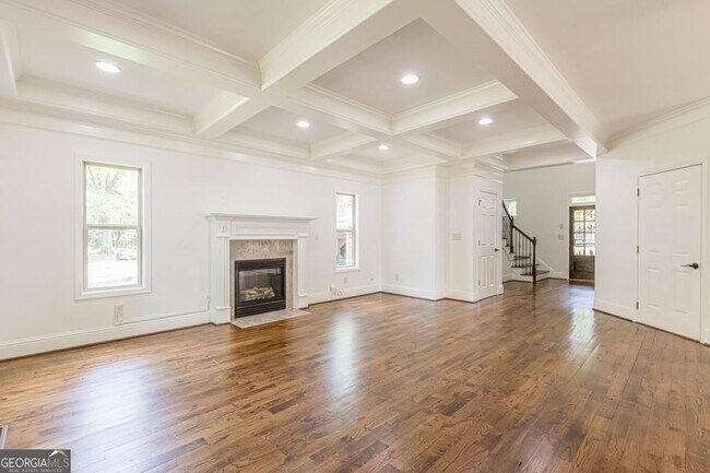 Building Photo - 1410 Eastland Rd SE