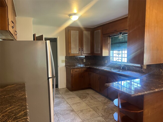 Building Photo - 3715 Latma Dr