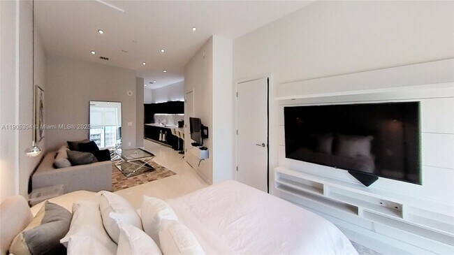 Building Photo - 851 NE 1st Ave