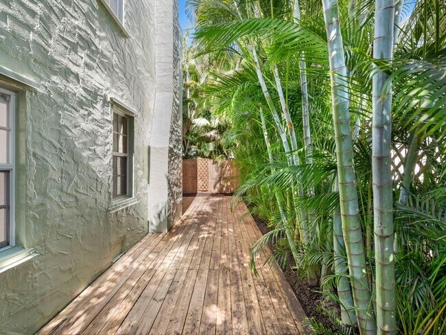 Building Photo - 209 Lytton Ct