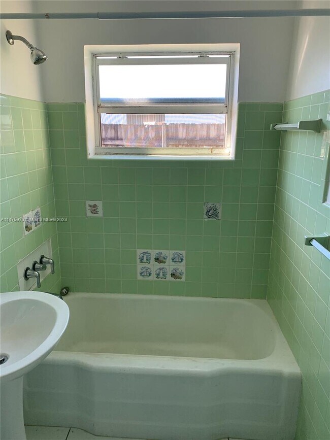 Building Photo - 1335 NE 182nd St