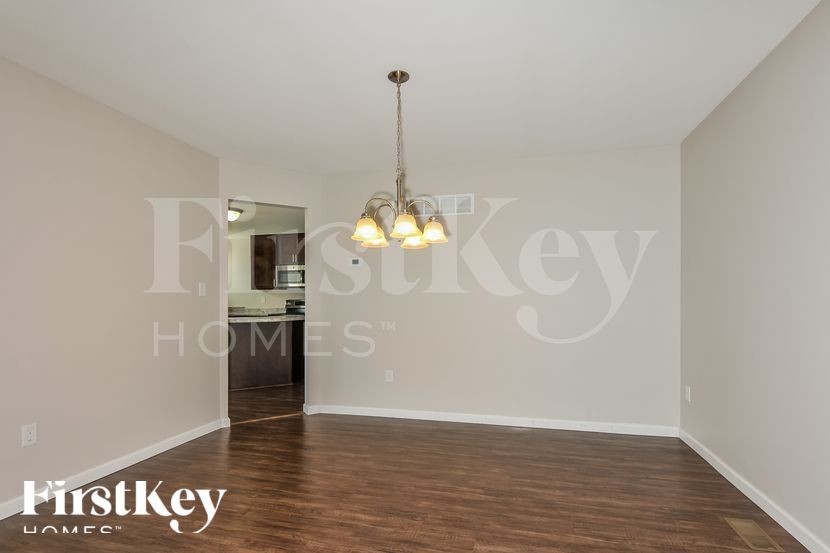 Building Photo - 120 Champions Ln