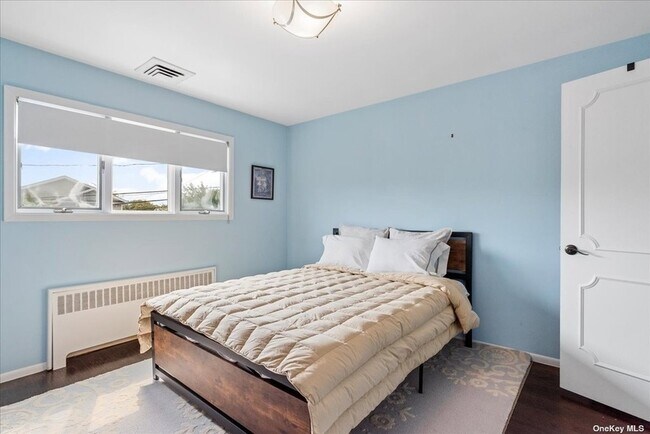 Building Photo - 131 Bayside Dr