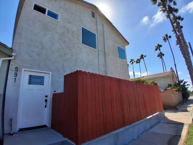 Building Photo - 591 Grove