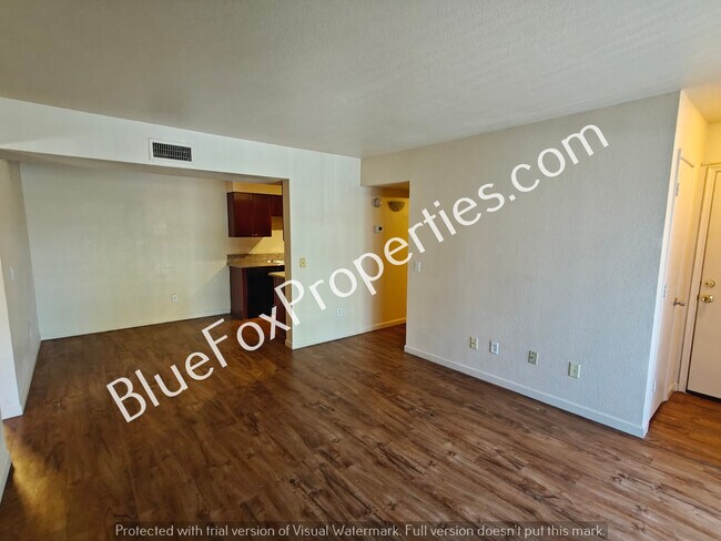 Building Photo - 3357 N Country Club Rd