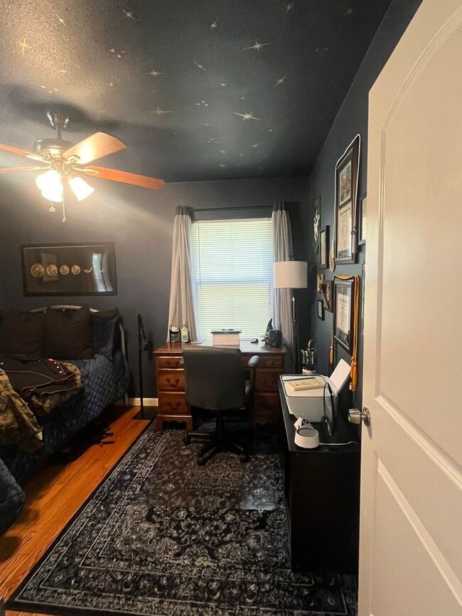 Building Photo - Gorgeous private home in Altavista!