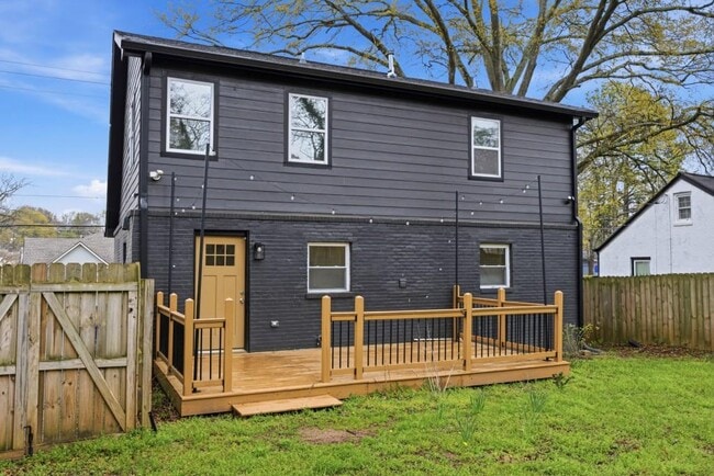 Building Photo - 2455 Lynn Iris Dr