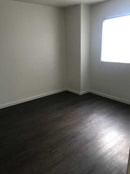 Building Photo - 13012 Riverside Dr