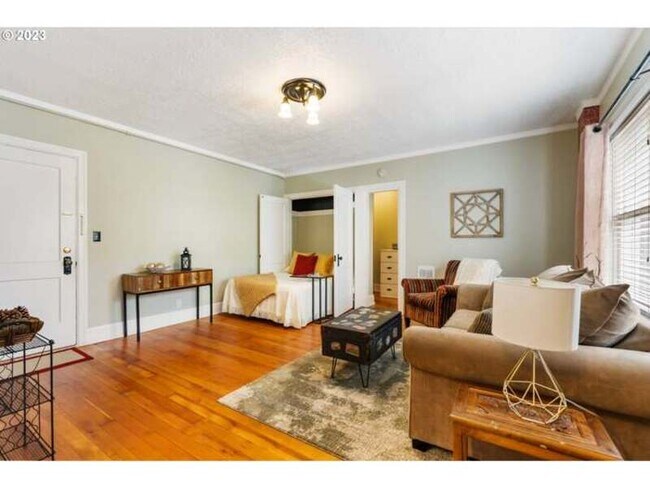 Building Photo - 20 NW 16th Ave