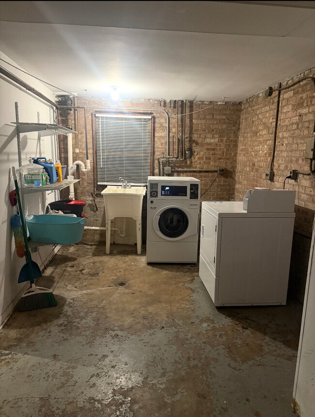 Building Photo - 5158 N Elston Ave