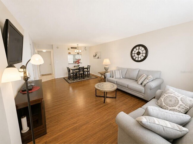 Building Photo - 2616 Cove Cay Dr
