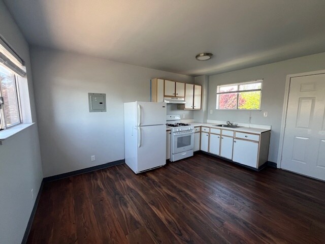 Building Photo - 7224 Fresno St