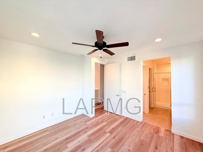 Building Photo - 4334 N Jimson Rd