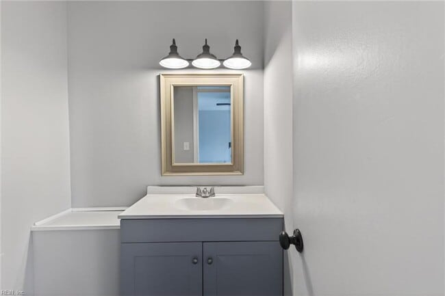 Building Photo - Corner Townhome in Virginia Beach