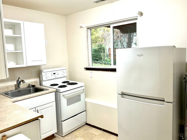 Building Photo - Charming 1-Bedroom 1 bath duplex in Gig Harbor