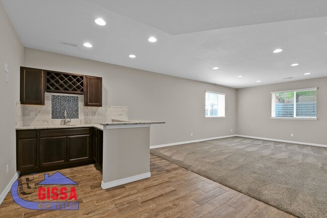 Building Photo - Beautiful home with 5 bedrooms, 4 bathroom...