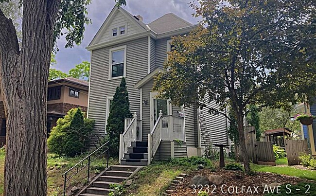 Primary Photo - 4 bed with office, upper level Duplex pets...