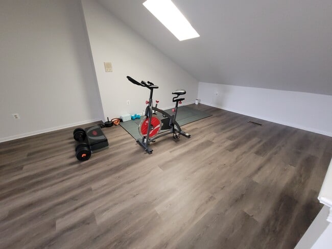 Building Photo - 2104 Harrison Ct