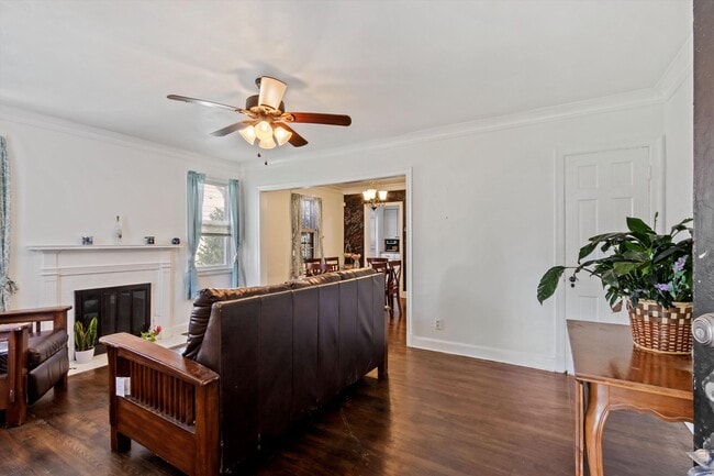 Building Photo - 3132 Carnes Ave