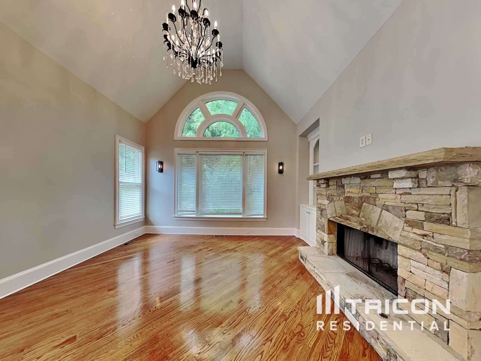 Building Photo - 5840 Cool Springs Dr