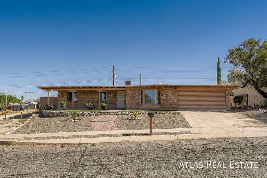 Primary Photo - 8835 E Bluefield St