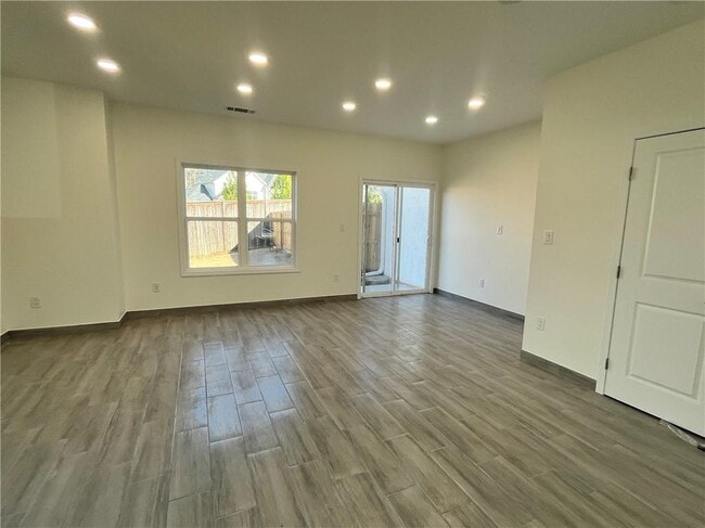 Building Photo - 4500 Kings Lake Dr NE