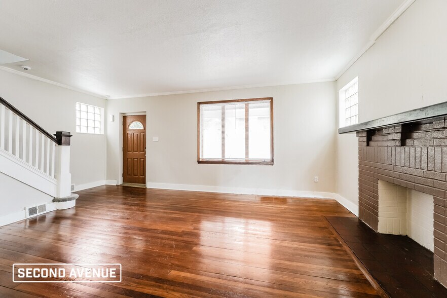 Building Photo - 1304 Bellaire Pl