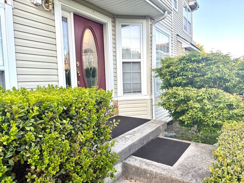 Building Photo - 214 Westbrook Dr
