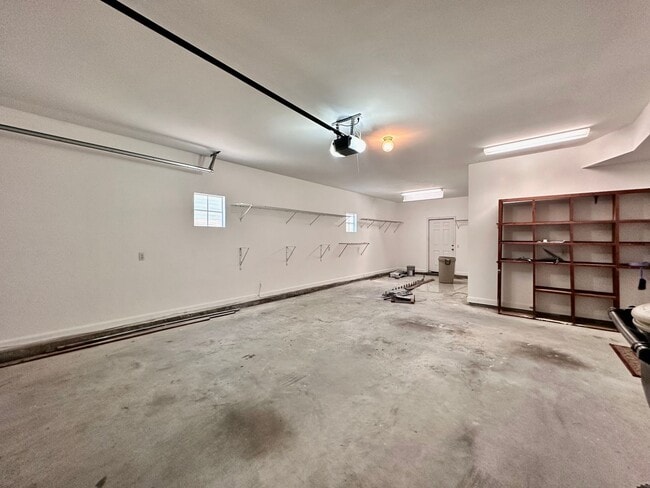 Building Photo - Live Near the Water – 3-Bedroom Home with ...