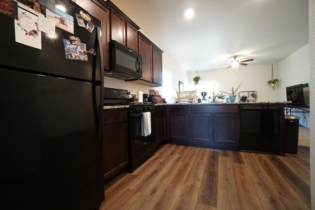 Building Photo - 6214 Meadowbank Ln