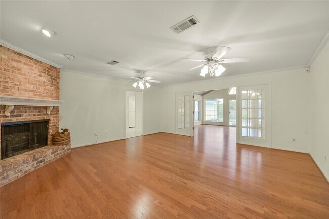 Building Photo - 110 Hillcrest Dr