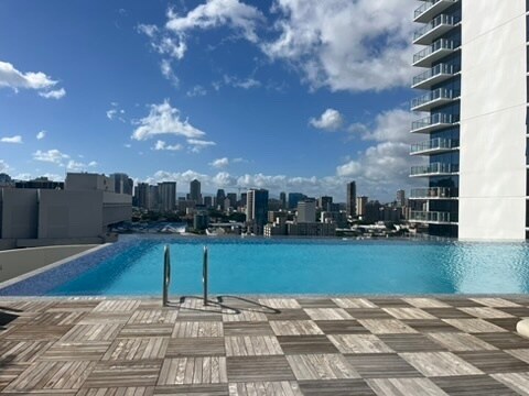 resory style infinity pool and hottub - 1500 Rycroft St