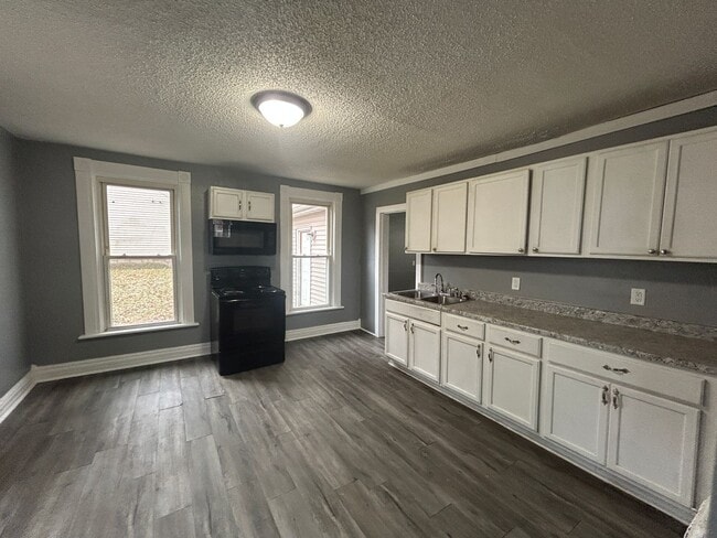 Building Photo - 3 Bedroom, 2 Bath house in East Moline