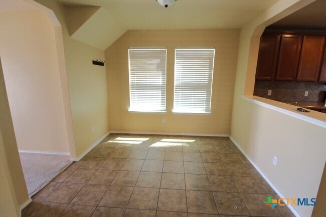 Building Photo - 304 W Gemini Ln